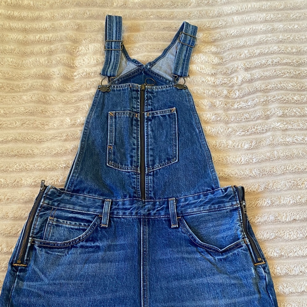 Levi’s zip up overalls; size 30